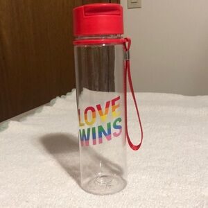 Water bottle Love Wins with red cap